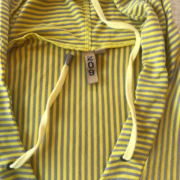 Yellow and grey striped drawstring hoodie - Picture 2 of 5